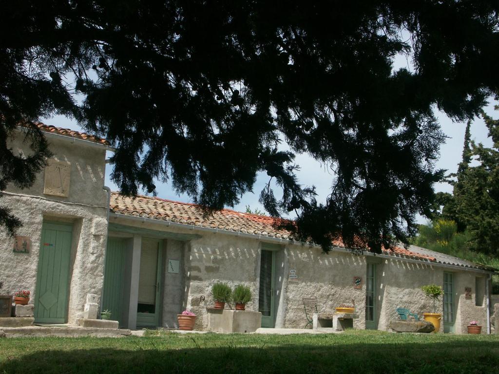 Bed and Breakfast Ecuries Sainte Croix Carcassonne Esterno foto